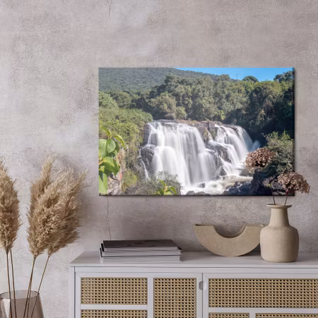 Canvastavla - A waterfall among lush vegetation