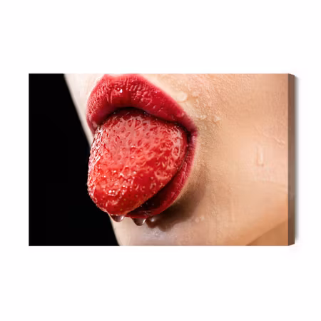 Canvastavla - A woman with a strawberry in her mouth