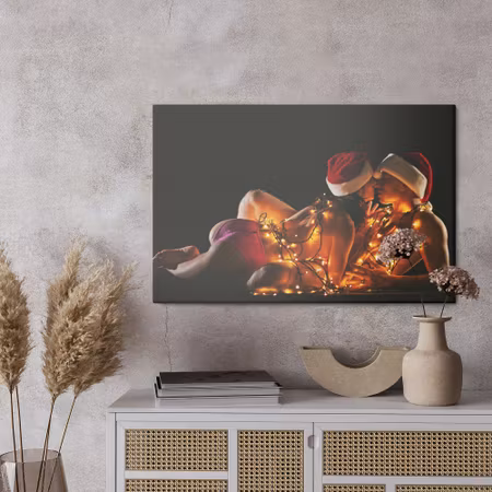 Canvastavla - Christmas couple in an embrace