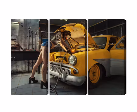 Canvastavla - Sexy woman welded to a car interior