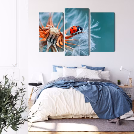 Canvastavla - Ladybug on a dandelion in macro scale
