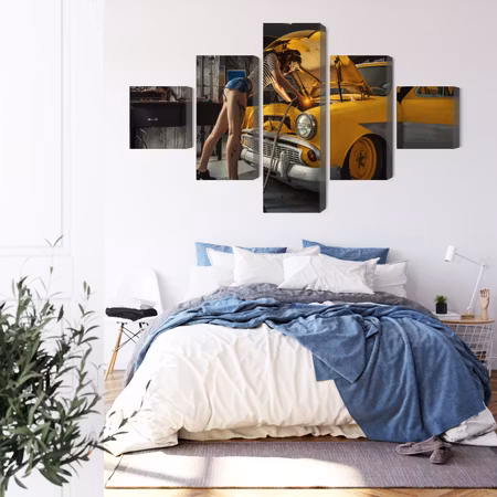 Canvastavla - Sexy woman welded to a car interior