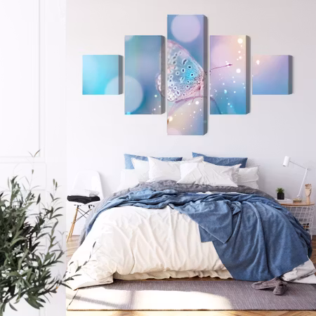 Canvastavla - A delicate butterfly on a blade of grass