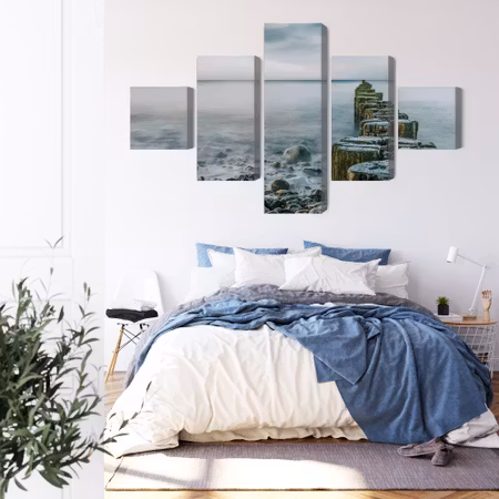 Canvastavla - Rocky beach and 3d wooden breakwaters