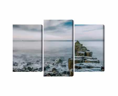 Canvastavla - Rocky beach and 3d wooden breakwaters