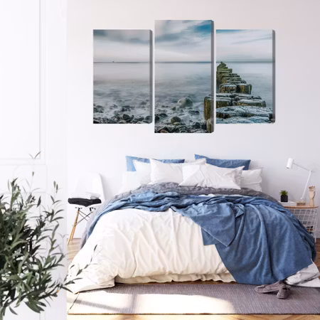 Canvastavla - Rocky beach and 3d wooden breakwaters