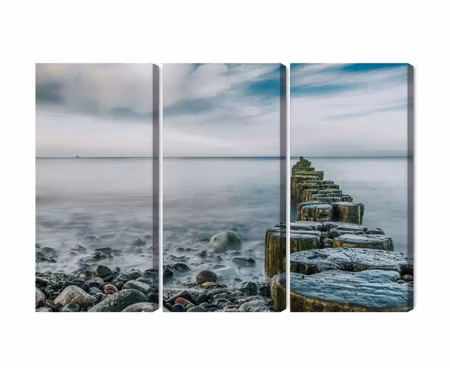 Canvastavla - Rocky beach and 3d wooden breakwaters