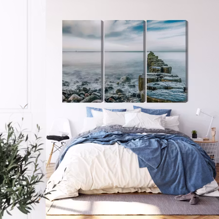 Canvastavla - Rocky beach and 3d wooden breakwaters