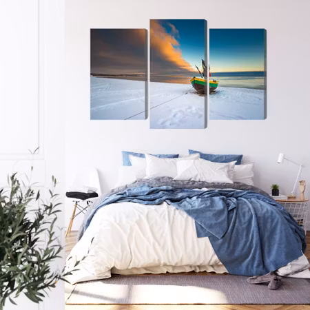 Canvastavla - Fishing boat on the snow-covered beach