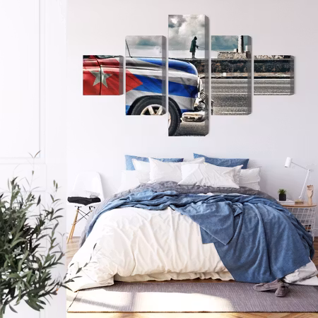 Canvastavla - A car with a cuban flag on the streets