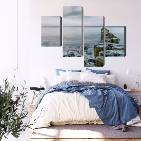 Canvastavla - Rocky beach and 3d wooden breakwaters