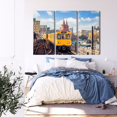 Canvastavla - Yellow train in berlin on the railroad