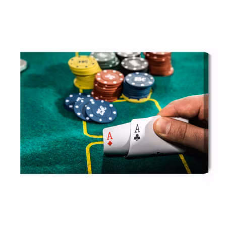 Canvastavla - A close-up of a game of poker