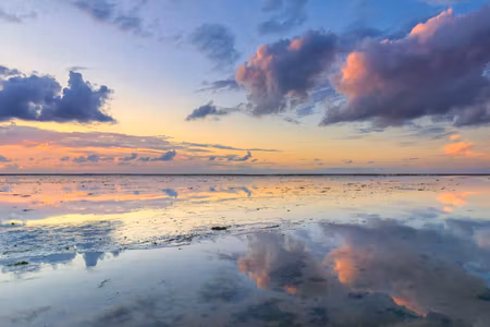 Canvastavla - Mirror Reflection of the Clouds in