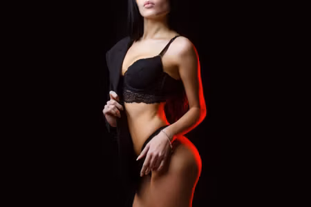 Canvastavla - Alluring Woman in Lingerie