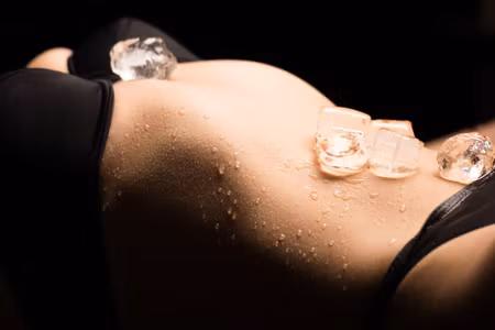 Canvastavla - Ice Cubes on the Body of a Woman