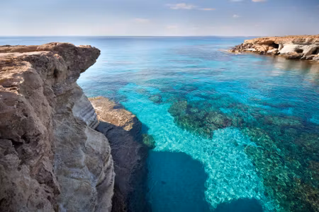 Canvastavla - Cliffs with Clear Water