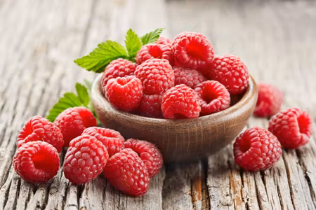 Canvastavla - Fresh Raspberries on Wooden Table