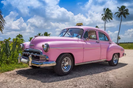 Canvastavla - Pink Vintage Car