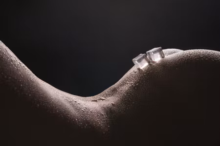 Canvastavla - Woman in a Sensual Pose with Ice
