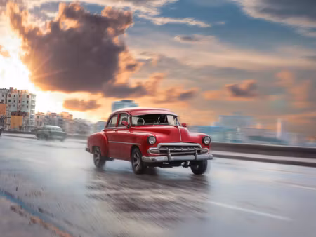 Canvastavla - Multipart Historic Car on the Road