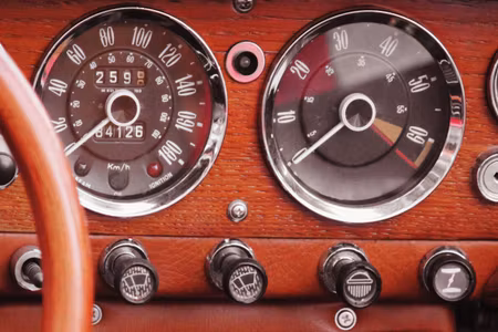 Canvastavla - Multipart Counters in a Retro Car