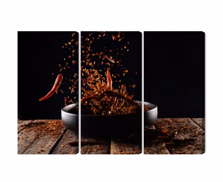 Canvastavla - Multipart Cayenne Pepper in Flight