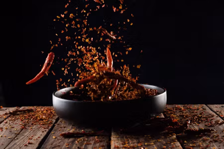 Canvastavla - Multipart Cayenne Pepper in Flight