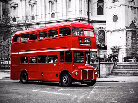 Canvastavla - Multipart a Double Decker Bus in