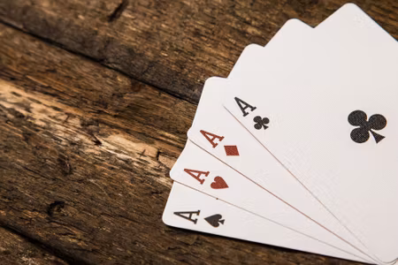 Canvastavla - Aces on a Wooden Table
