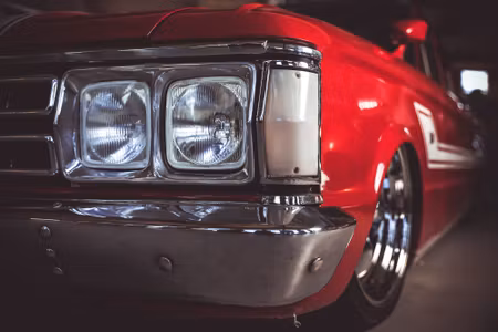Canvastavla - Multipart Headlight on an Old Car