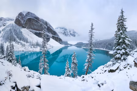 Canvastavla - Multipart Moraine Lake in Winter