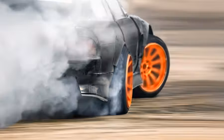 Canvastavla - Multipart Drifting Car in a Puff of