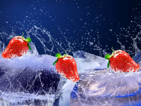 Canvastavla - Multipart Strawberries on Ice