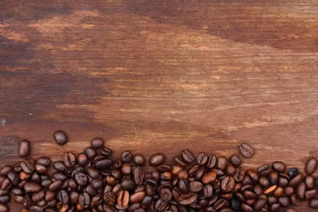 Canvastavla - Coffee Beans on a Wood Background