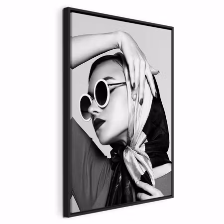 Canvastavla med ram - Stylish lady vertical