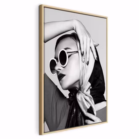 Canvastavla med ram - Stylish lady vertical