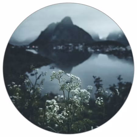 Rund fototapet - The lake at the top of the world