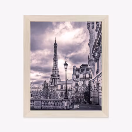 Poster med ram - Paris eiffel tower on a cloudy