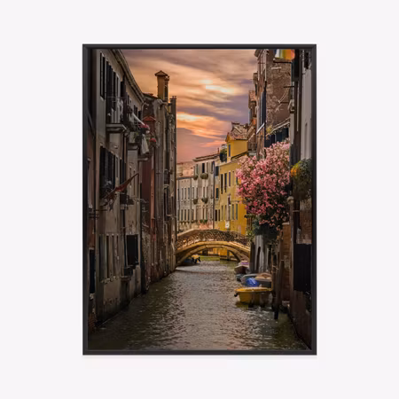 Poster med ram - Bridge over the canal at sunset