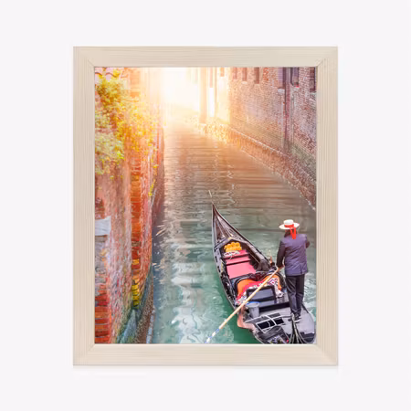 Poster med ram - Venetian gondolier on the green