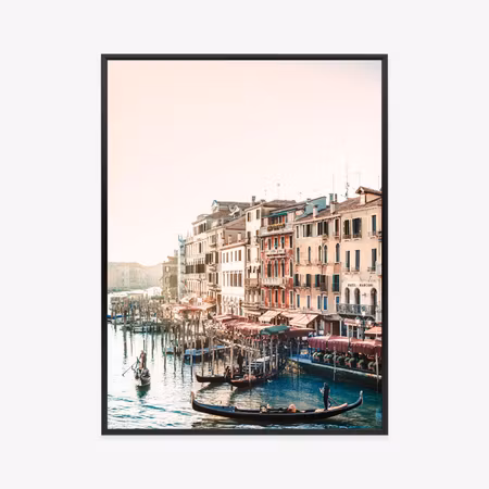 Poster med ram - View of the water street with