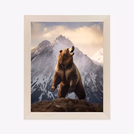 Poster med ram - Grizzly bear on a snowy mountain