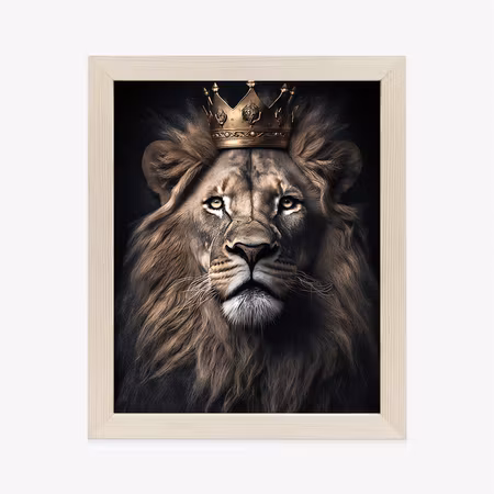 Poster med ram - A lion in a crown in a realistic