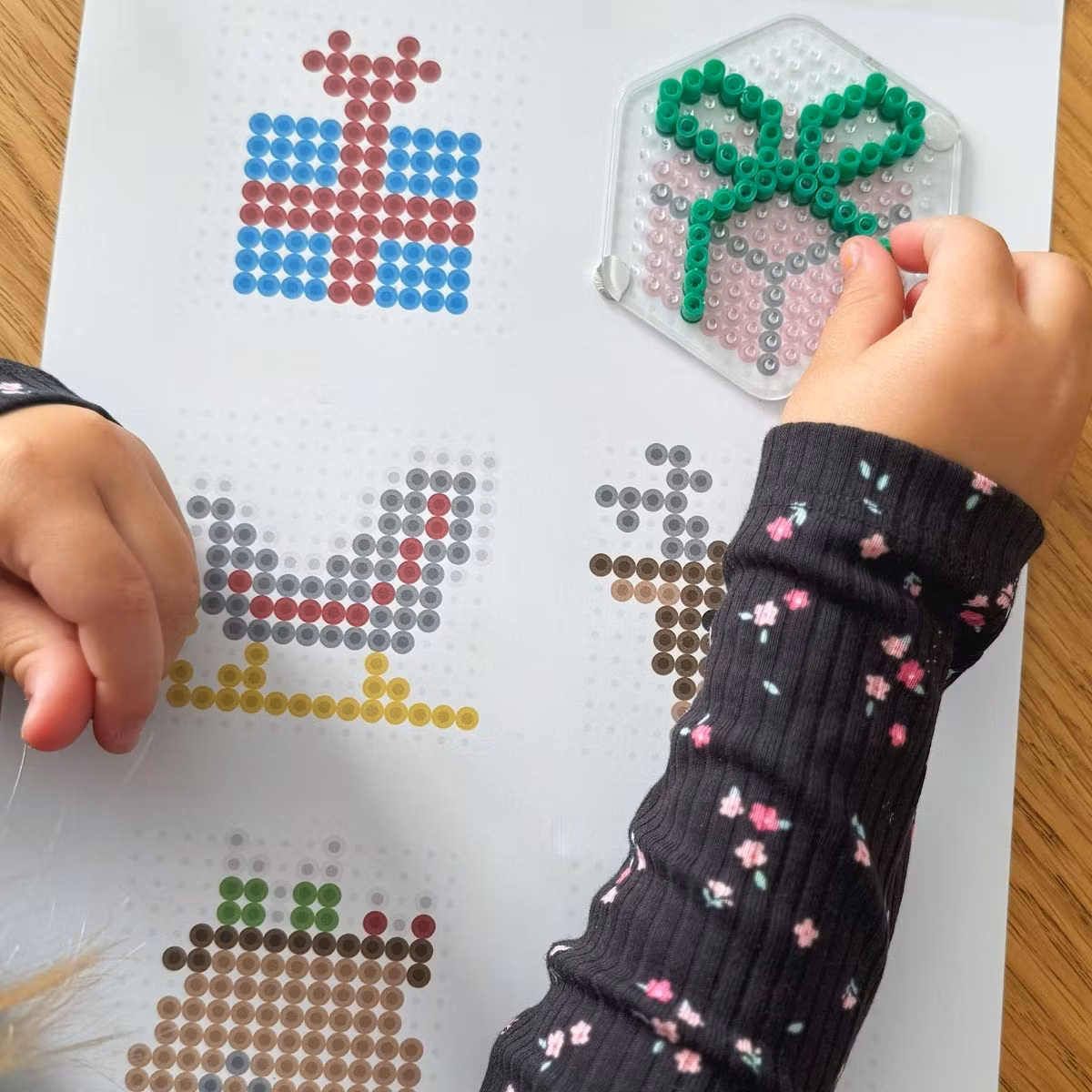 30 Christmas Bead Patterns - Printable Perler Bead Templates