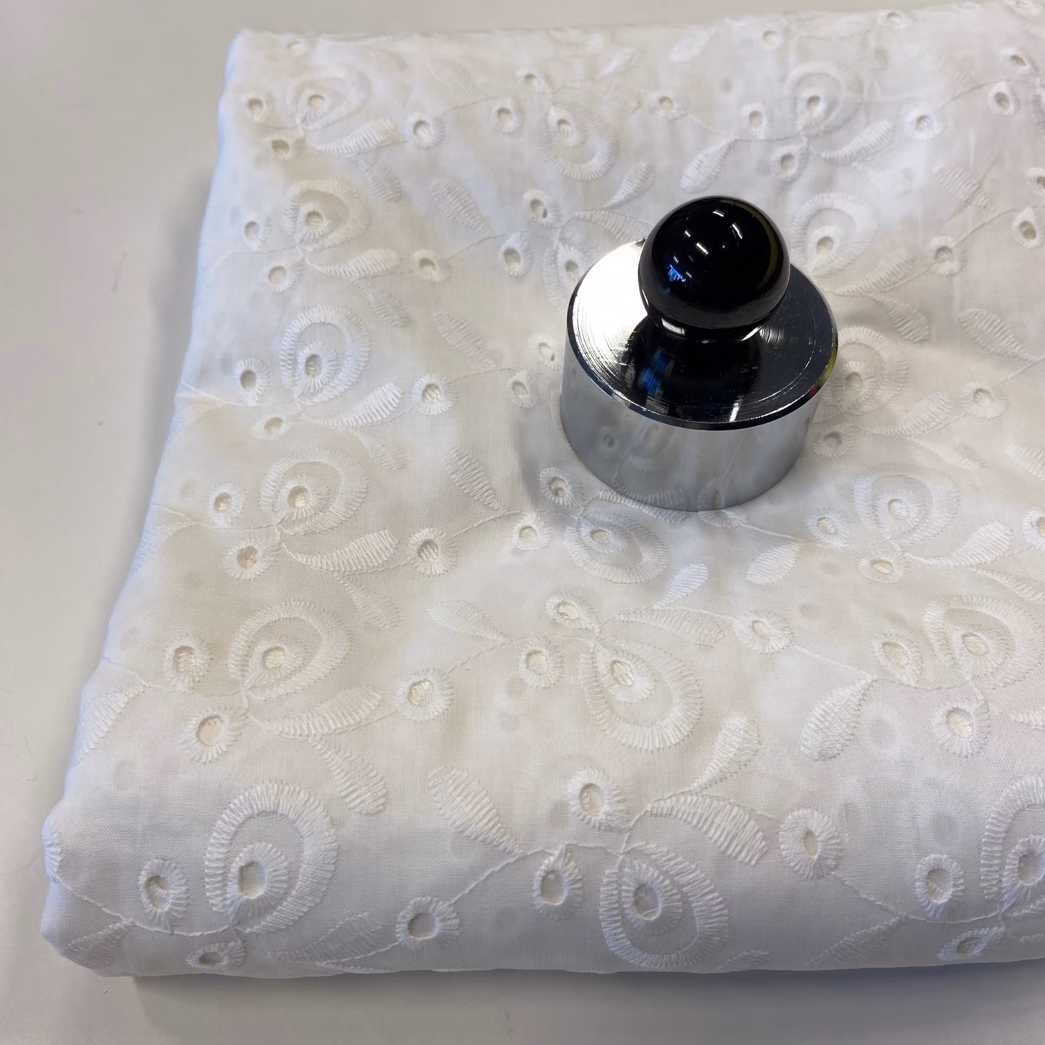 Engelskt broderi, bomull, Vit