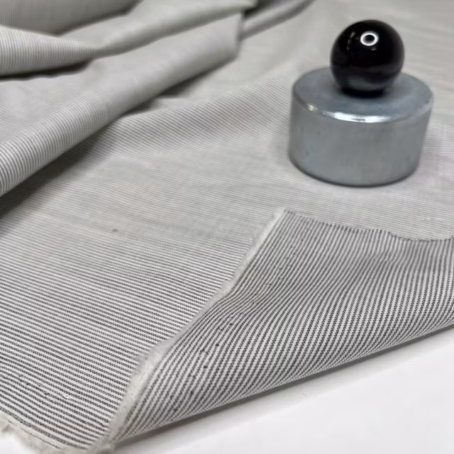 1m Ull, Grå/vit smalrandig ”Techno wool”
