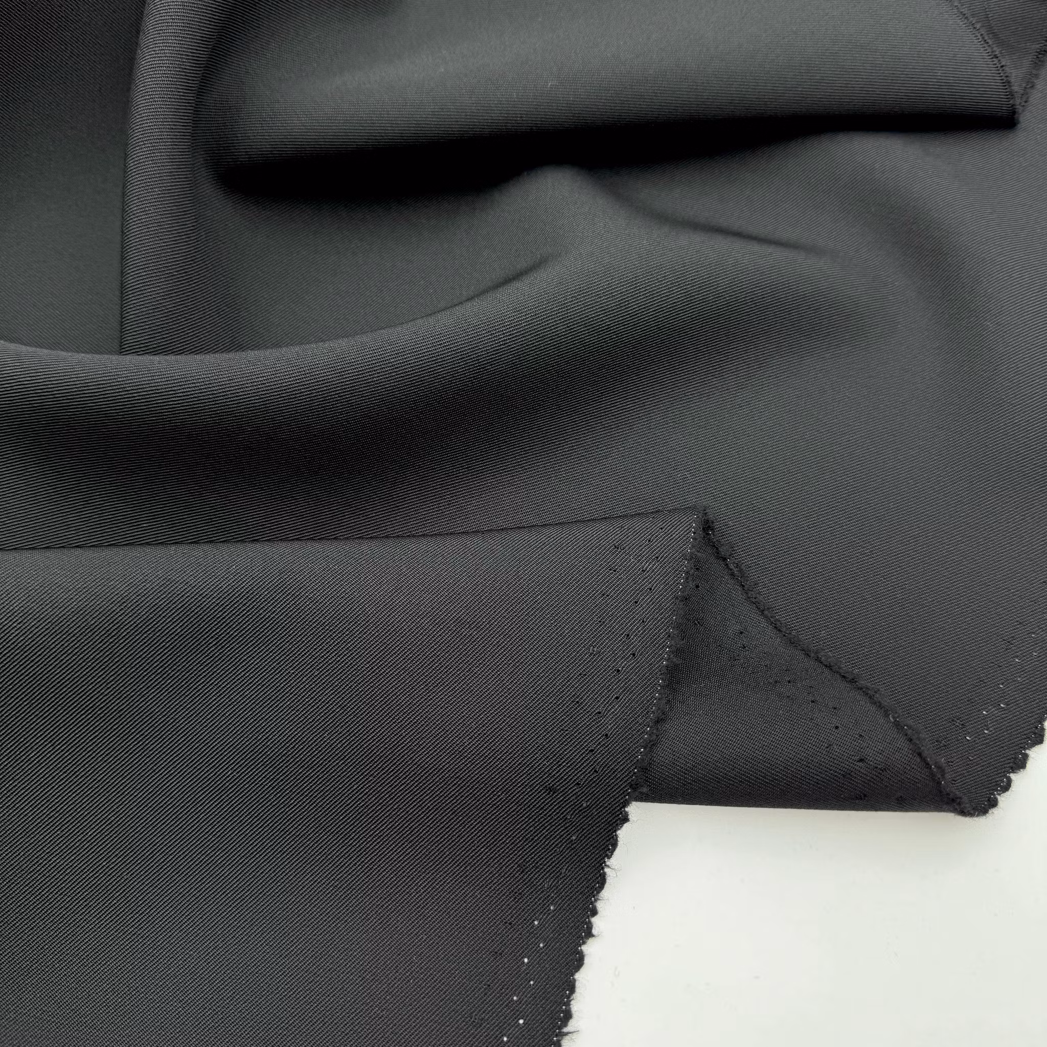 1,5m m svart ull, litet vävfel mitt på