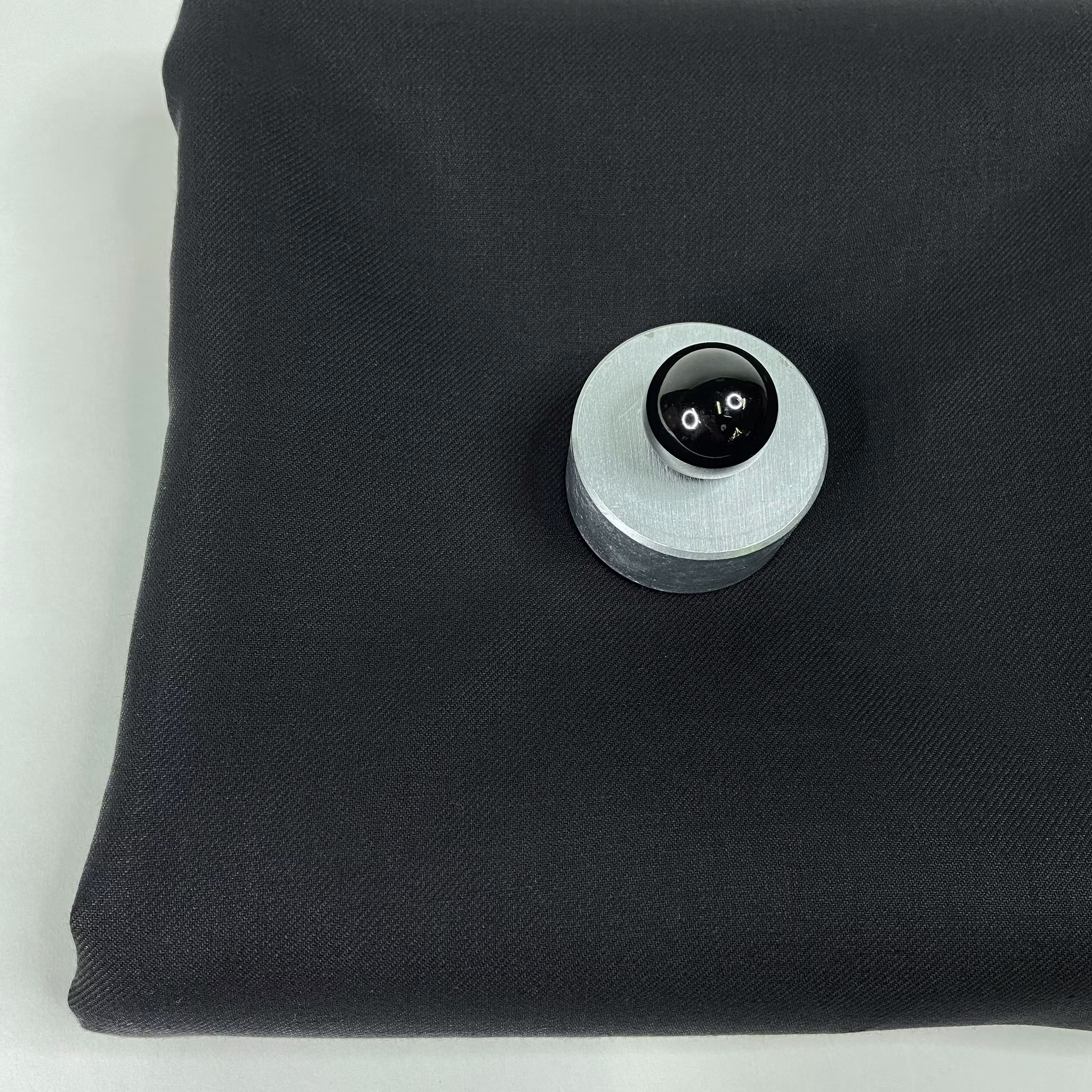 1,3m Lin, svart, belagd baksida