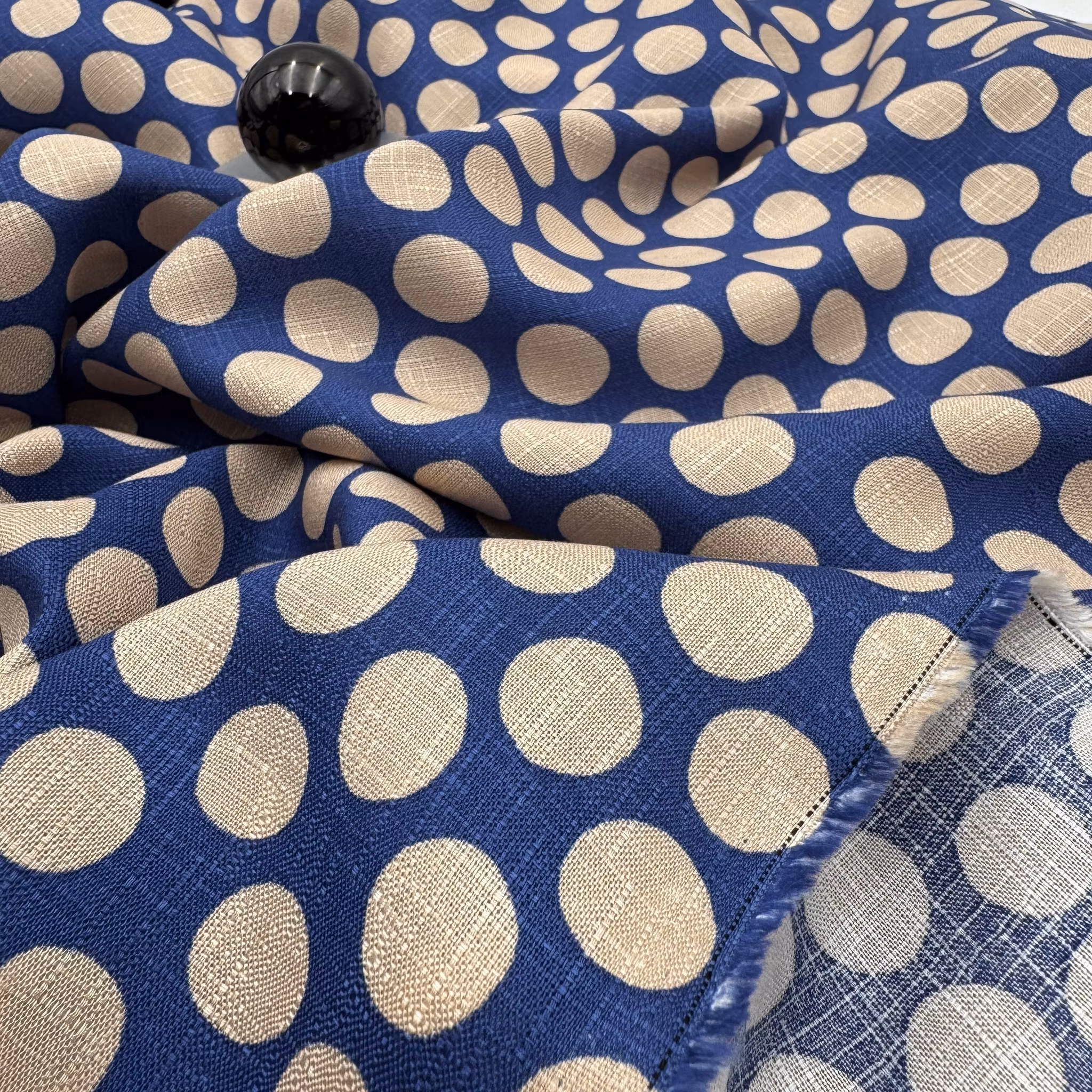 1,6m Viskos linstruktur blå prick